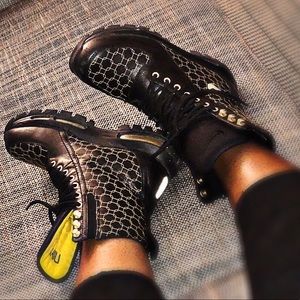 Meet your Posher, Panya